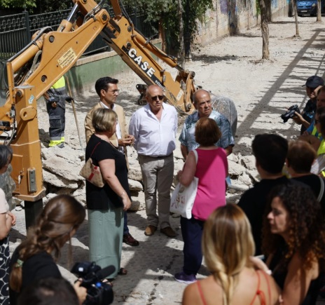 ©Ayto.Granada: EL AYUNTAMIENTO ACOMETE LA RENOVACIN INTEGRAL DE LA CALLE POETA EDUARDO CARRANZA PARA MEJORAR SU ACCESIBILIDAD Y SEGURIDAD 